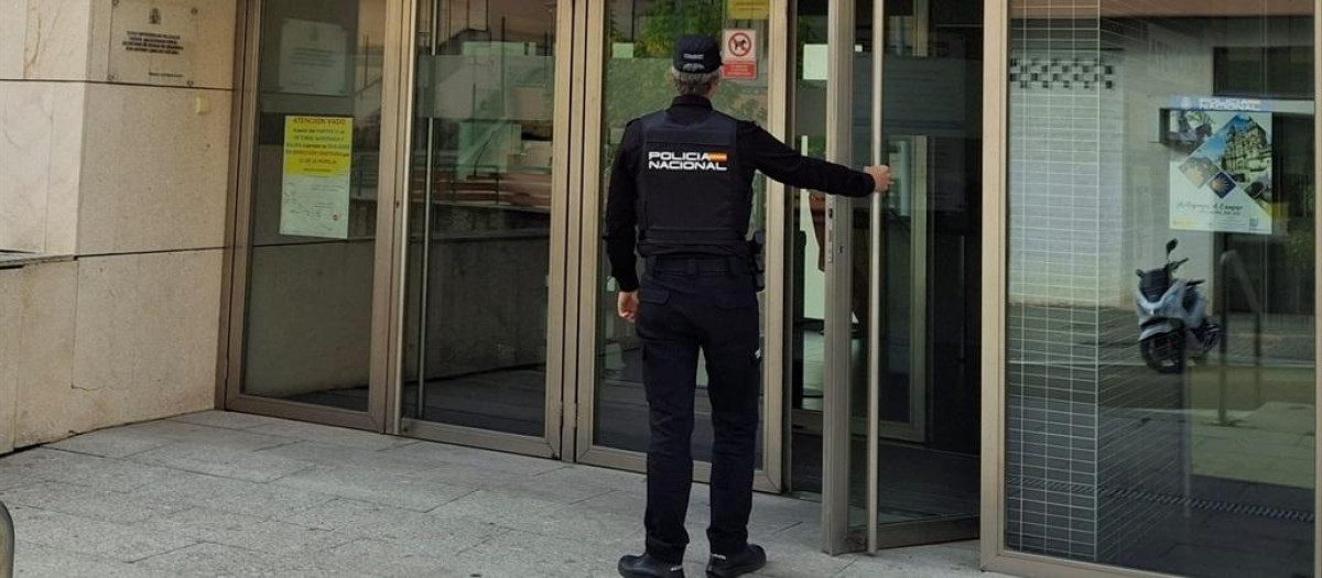 Un agente de la Policía Nacional, en Valladolid, en una imagen de archivo