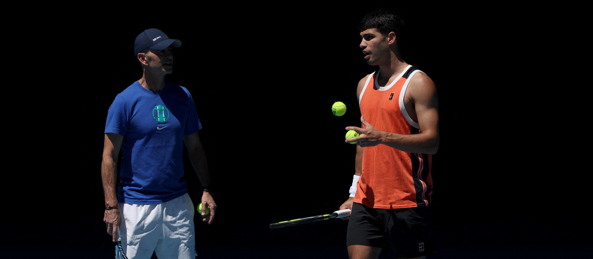 Carlos Alcaraz junto a su nuevo entrenador, Samu López
