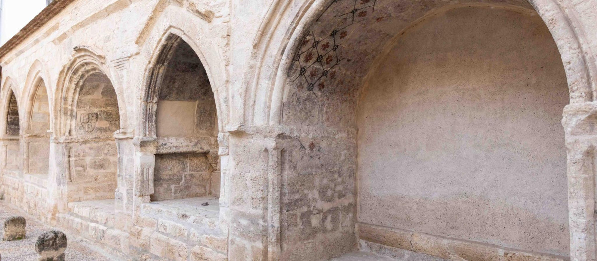 Imagen de la policromía en los arcosolios de la iglesia de San Juan del Hospital de Valencia.