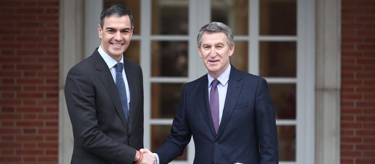 Pedro Sánchez y Alberto Núñez Feijóo, en una reunión en La Moncloa en marzo de 2025