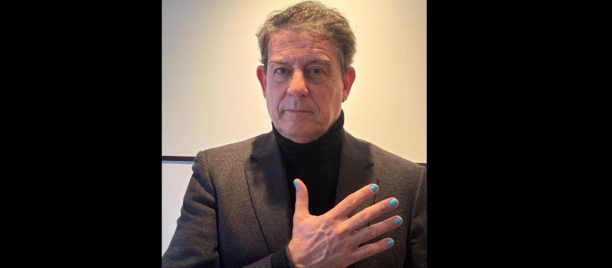 José Ramón Gómez Besteiro, con las uñas pintadas