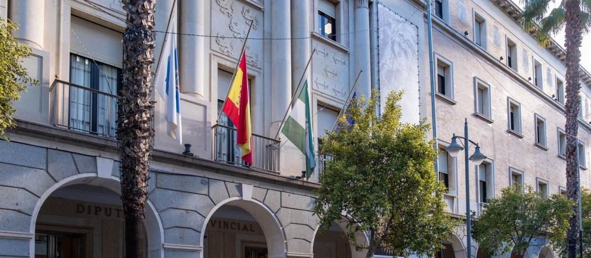 Banderas a media asta en la Diputación de Huelva

REMITIDA / HANDOUT por DIPUTACIÓN DE HUELVA
Fotografía remitida a medios de comunicación exclusivamente para ilustrar la noticia a la que hace referencia la imagen, y citando la procedencia de la imagen en la firma
19/1/2026