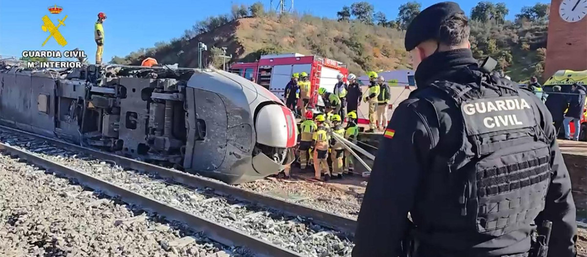 Vista del lugar del accidente de trenes cerca de Adamuz (Córdoba)