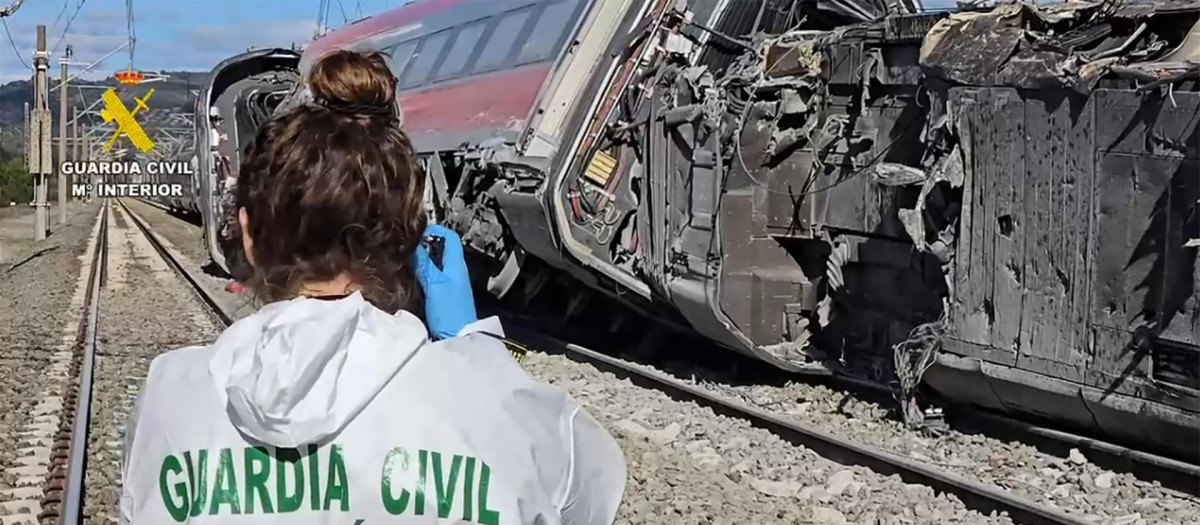 El choque, ocurrido en la noche del domingo, ha provocado la muerte de al menos 39 personas