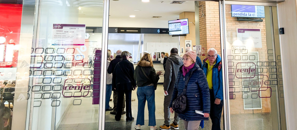 Venta de billetes en la estación del AVE de Córdoba