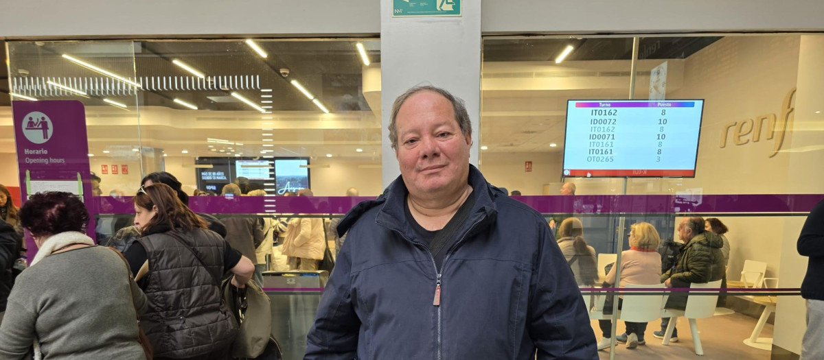 José Luis, atrapado en la estación de tren de Málaga tras perder el vuele de regreso a su país