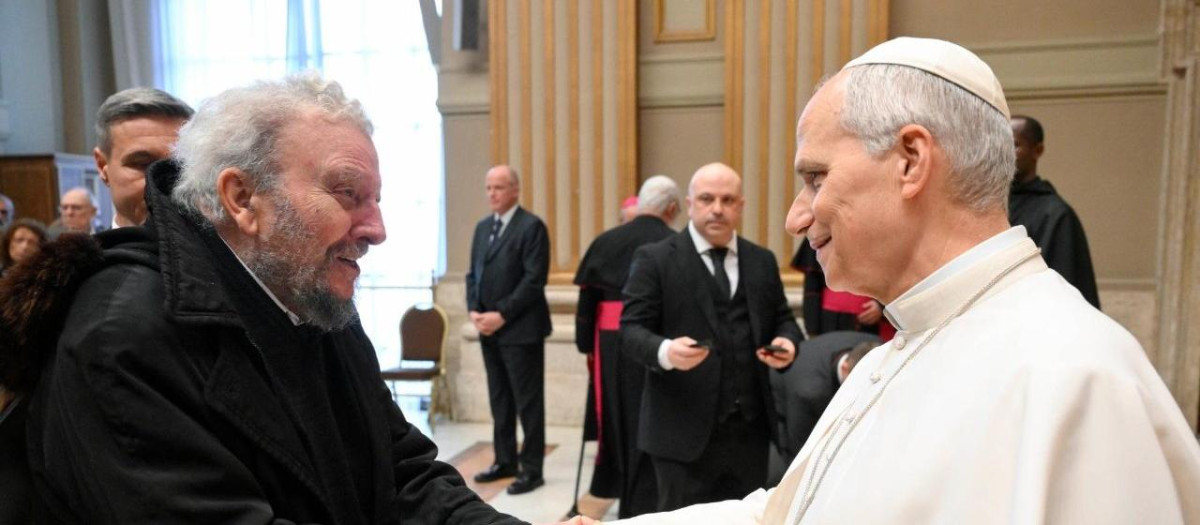 Kiko Argüello saluda al Pontífice tras la audiencia