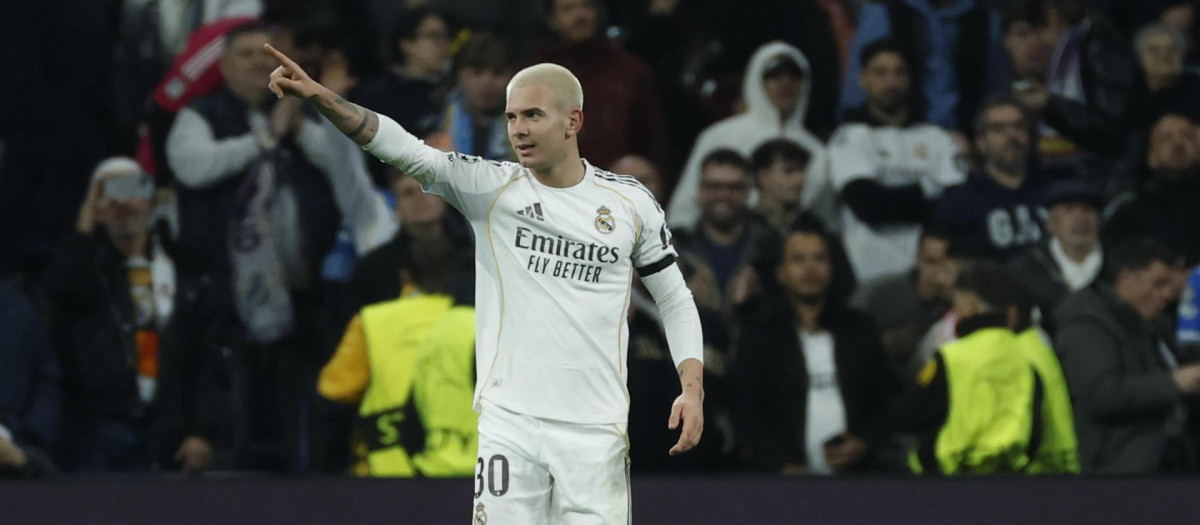 Franco Mastantuono celebra el gol ante el AS Monaco