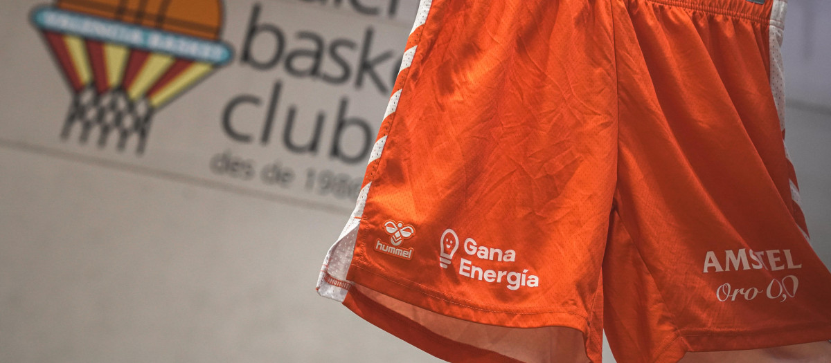 Imagen del pantalón oficial de los jugadpres de Valencia Basket Club