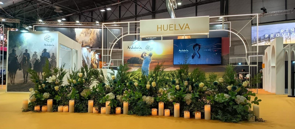 El pabellón de Huelva en Fitur, con un altar de flores y velas, tras la tragedia de Adamuz

ALFREDO GUARDIA-EUROPA PRESS
21/1/2026