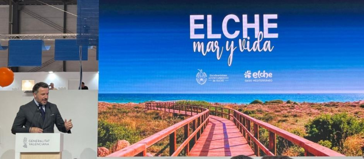 Imagen tomada este jueves del alcalde de Elche, Pablo Ruz, en Fitur 2026