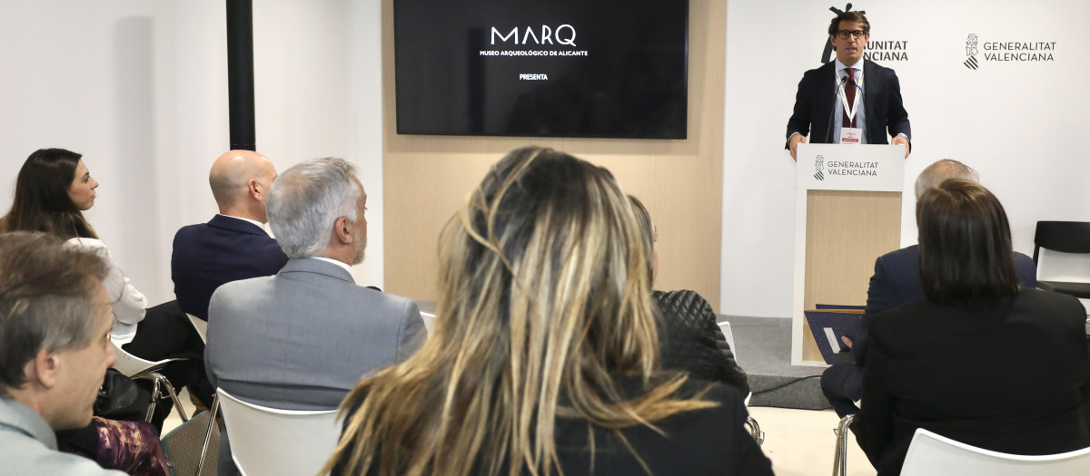 El diputado de Cultura, Juan de Dios Navarro, durante su intervención en Fitur