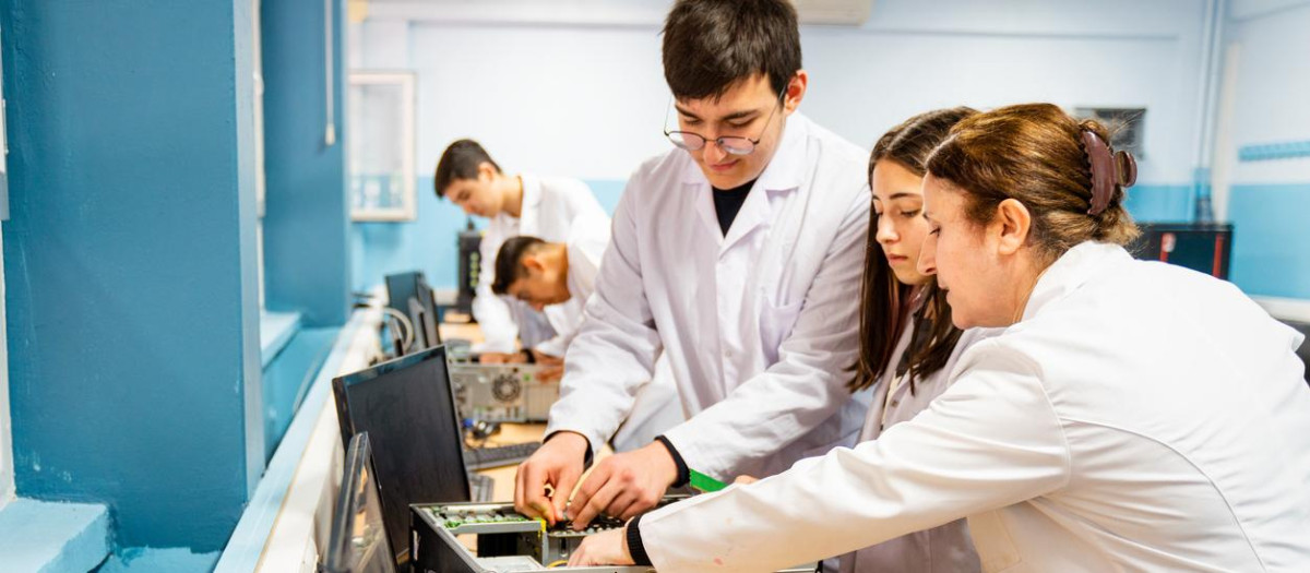 Grupo de alumnos de Formación Profesional