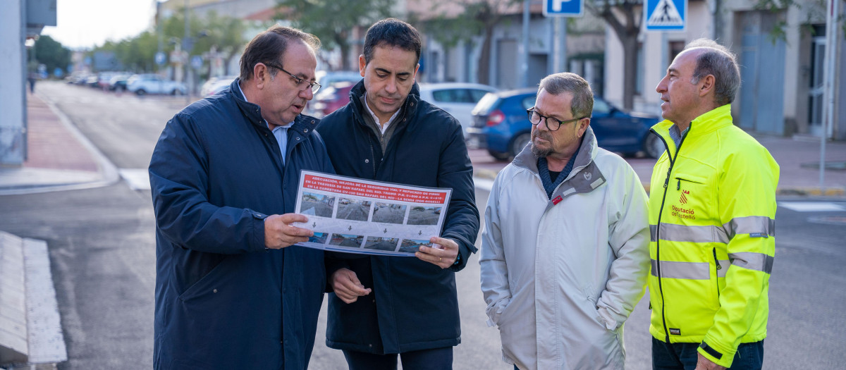 Imagen del vicepresidente de la Diputación de Castellón en las obras de la travesía de San Rafael del Río