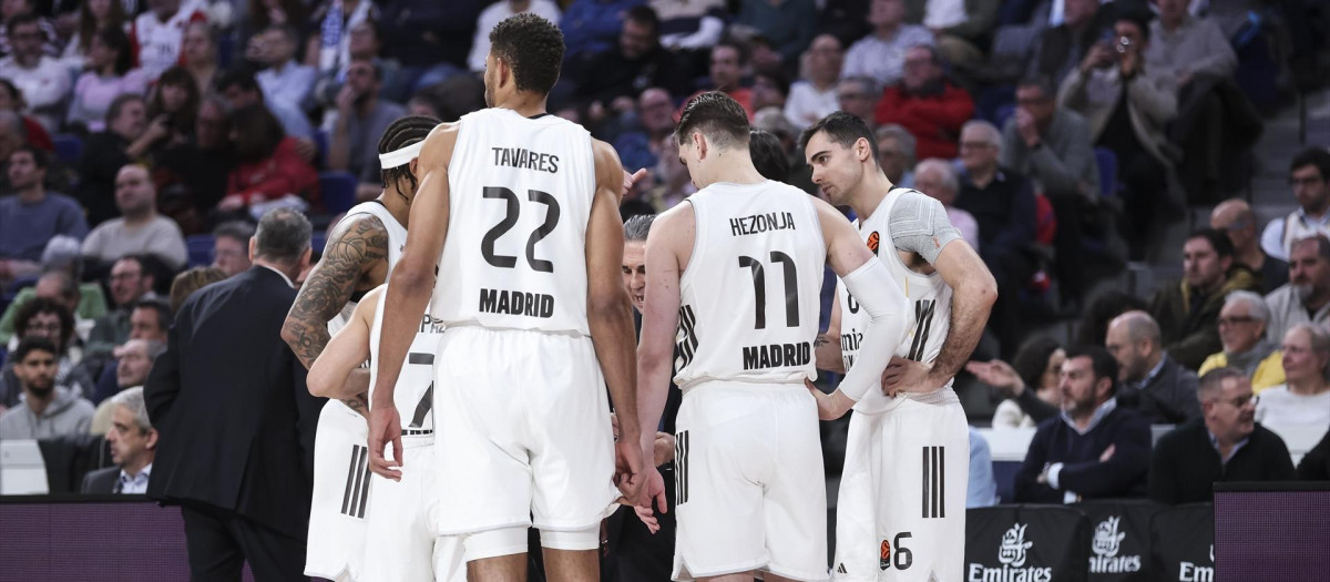 Sergio Scariolo, head coach of Real Madrid, speak with players during the EuroLeague Regular Season Round 24 match between Real Madrid and AS Monaco at Movistar Arena on January 08 2026, in Madrid, Spain.

Irina R. Hipolito / AFP7 / Europa Press
22/1/2026 ONLY FOR USE IN SPAIN
