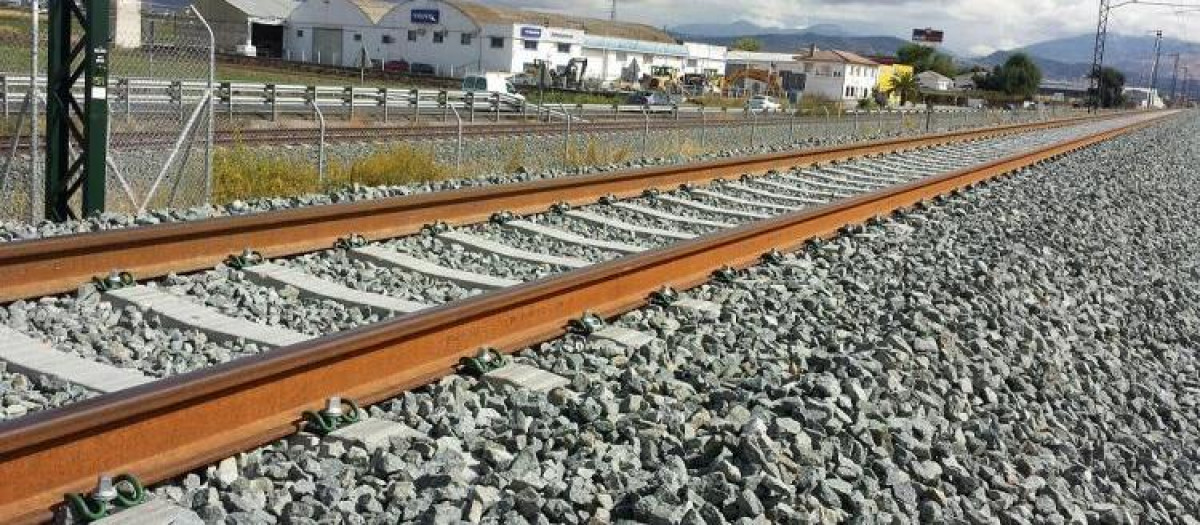 Las vías del AVE están sometidas a tensiones muy elevadas al paso de los trenes