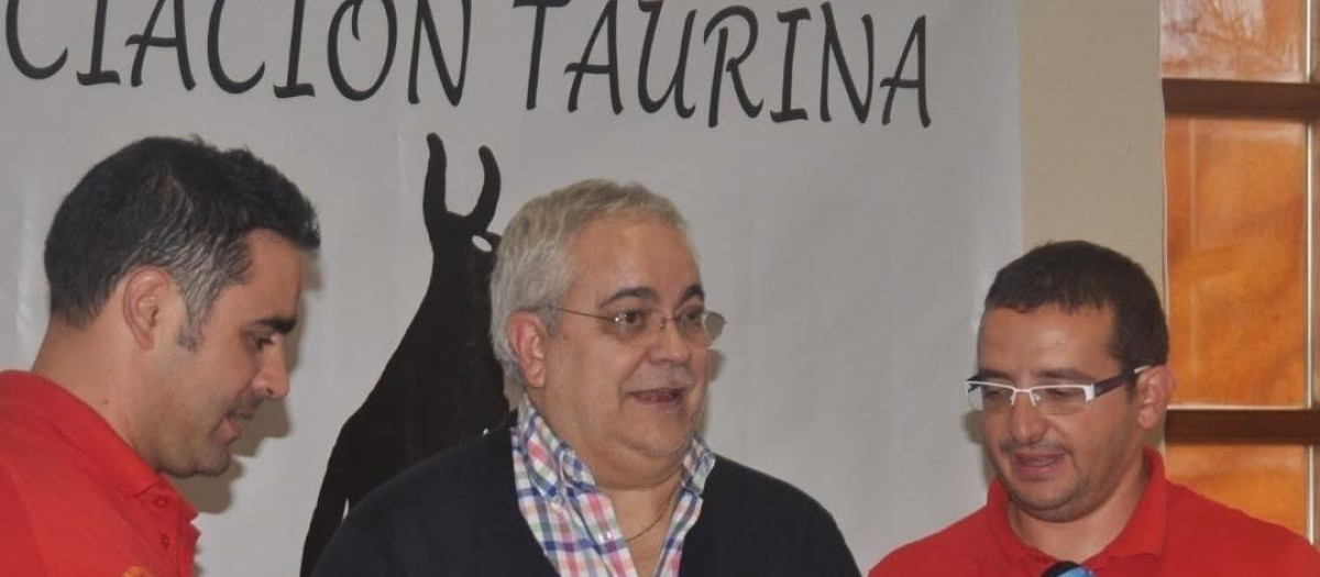 (Miguel Ángel Moncholi, en el centro