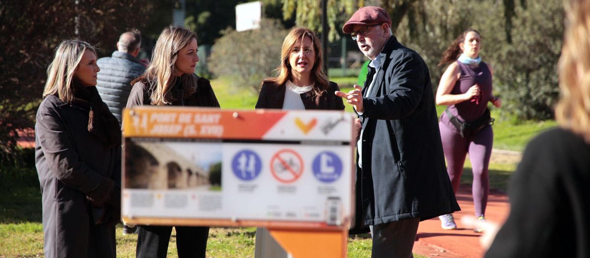 Imagen tomada este viernes de la alcaldesa de Valencia, María José Catalá, en el Jardín del Turia