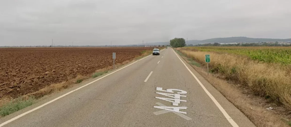 Carretera A-445.que comunica La Carlota con Posadas