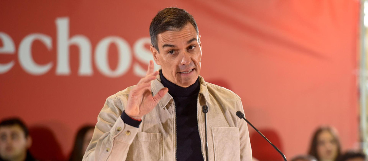 El presidente del Gobierno, Pedro Sánchez, este domingo en un mitin en Huesca