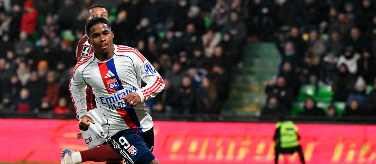 Endrick celebrando un gol con el Lyon
