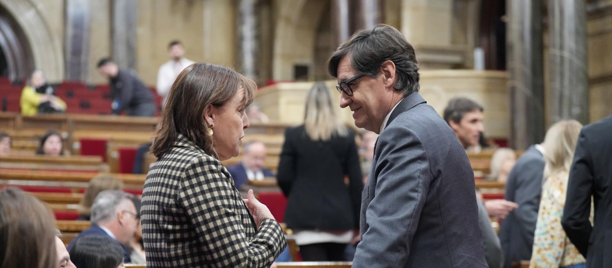 La consejera de Territorio, Sílvia Paneque, con el presidente de la Generalitat, Salvador Illa, en una imagen de archivo
