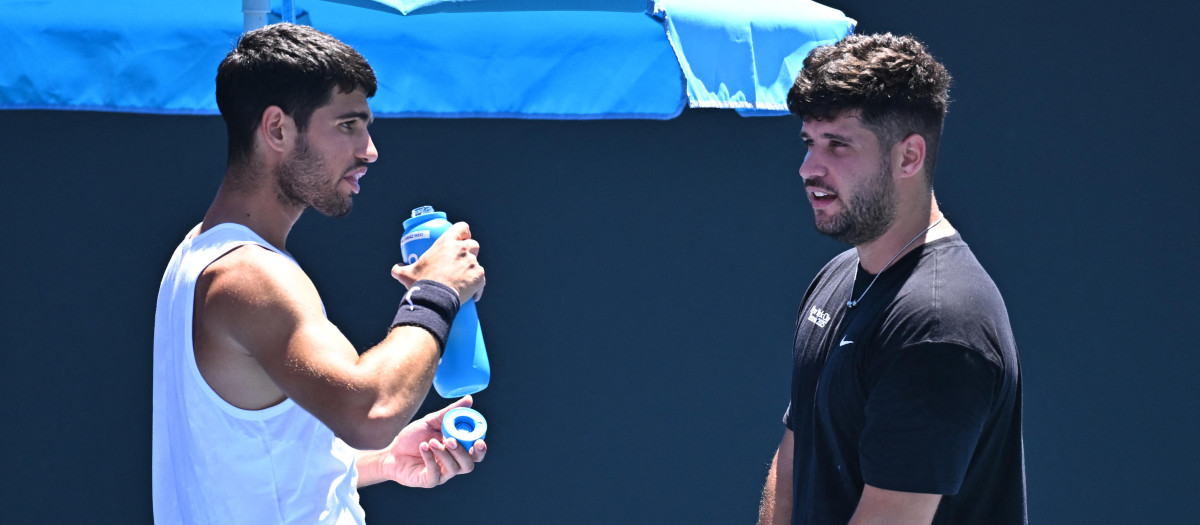 Carlos Alcaraz (ESP) with his brother Alvaro during practice at the 2026 Australian Open at Melbourne Park in Melbourne, AUSTRALIA, on January 26, 2026. Photo by Corinne Dubreuil/ABACAPRESS.COM