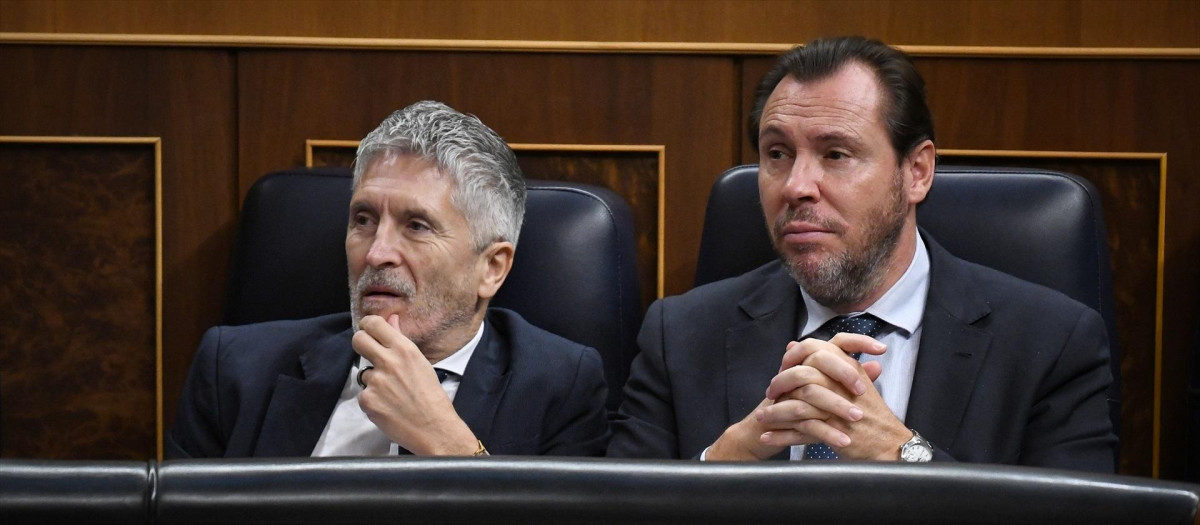 El ministro de interior, Fernando Grande-Marlaska, y el ministro de Transportes, Óscar Puente