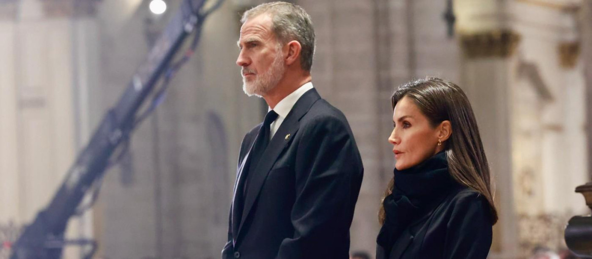 Los Reyes, en la misa por las víctimas de la dana oficiada en diciembre de 2024 en la Catedral de Valencia