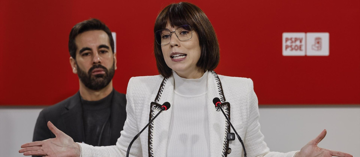 Imagen tomada este lunes de Diana Morant, con José Muñoz detrás, en la sede del PSPV-PSOE