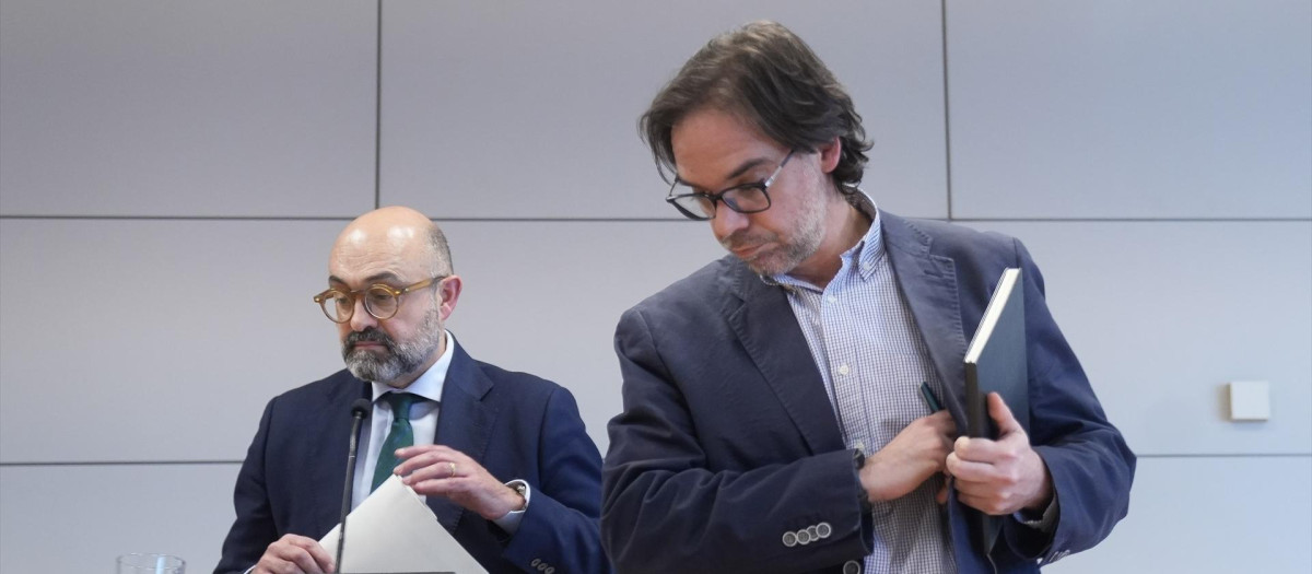 El presidente de Renfe, Álvaro Fernández (dcha), y el presidente de Adif, Pedro Marco de la Peña (izq)