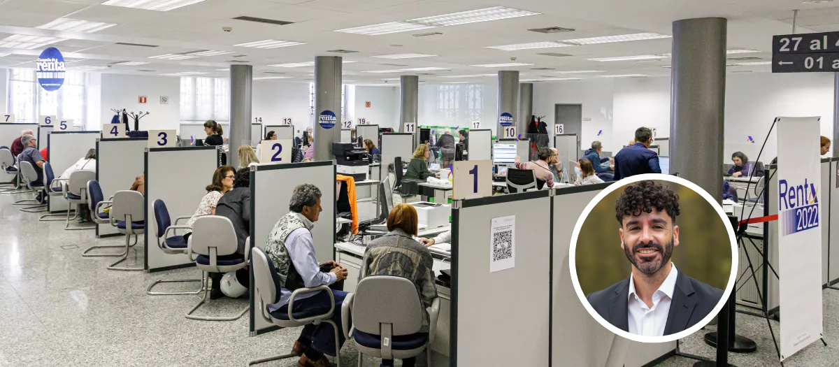 Varias personas son atendidas en la Agencia Tributaria para presentar la declaración de la renta