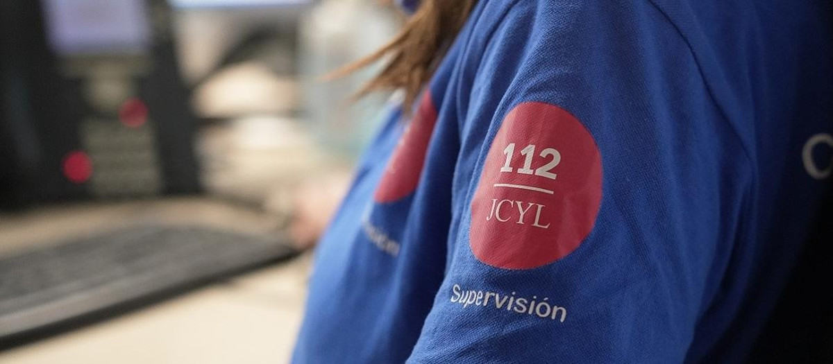 Un trabajador del 112 de Castilla y León, en una imagen de archivo  

REMITIDA / HANDOUT por JCYL
Fotografía remitida a medios de comunicación exclusivamente para ilustrar la noticia a la que hace referencia la imagen, y citando la procedencia de la imagen en la firma
18/9/2024