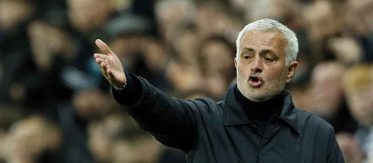 (Foto de ARCHIVO)
21 October 2025, United Kingdom, Newcastle-Upon-Tyne: Benfica manager Jose Mourinho gestures on the touchline during  the UEFA Champions League match between Newcastle United and Benfica at St. James' Park, Newcastle-upon-Tyne. Photo: Richard Sellers/PA Wire/dpa

21/10/2025 ONLY FOR USE IN SPAIN