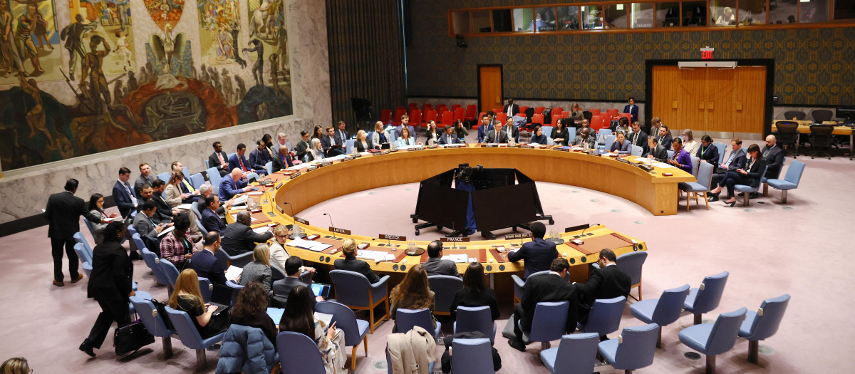 Miembros del Consejo de Seguridad de las Naciones Unidas asisten a una reunión sobre la situación en Oriente Medio en la sede de las Naciones Unidas