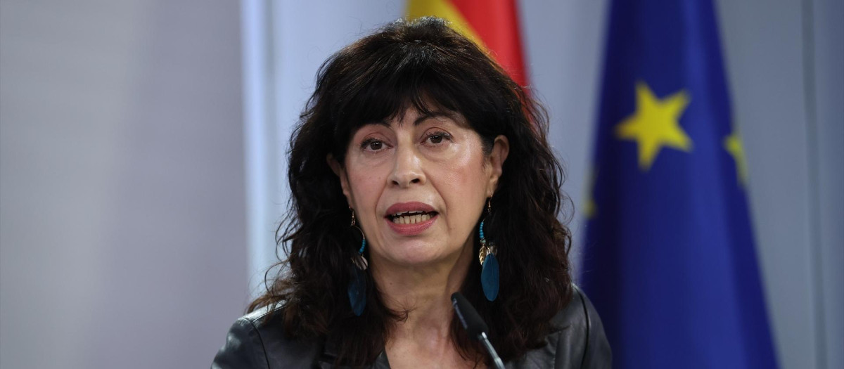 La ministra de Igualdad, Ana Redondo, durante la rueda posterior al Consejo de Ministros, a 27 de enero de 2026