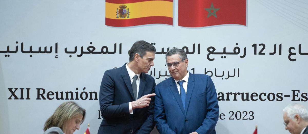 Imagen de archivo de un encuentro entre el presidente del Gobierno, Pedro Sánchez, y el  primer ministro marroquí,  Aziz Akhannouch