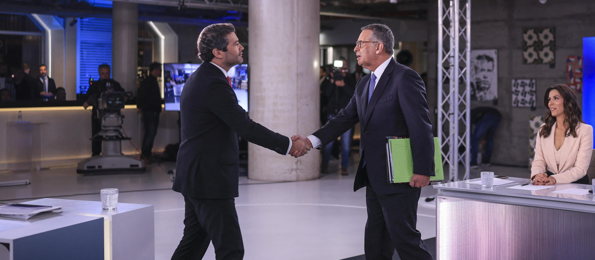 El candidato presidencial de Chega Andre Ventura y el socialista Jose Antonio Seguro durante el debate
