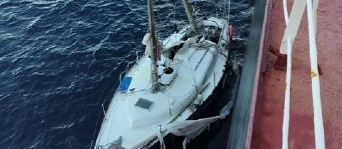 Imagen del velero localizado en aguas de Argelia que llevaba desaparecido desde el 15 de enero tras salir de Gandia (Valencia)

REMITIDA / HANDOUT por DIRECCIÓN GENERAL DE LA MARINA MERCANTE
Fotografía remitida a medios de comunicación exclusivamente para ilustrar la noticia a la que hace referencia la imagen, y citando la procedencia de la imagen en la firma
28/1/2026