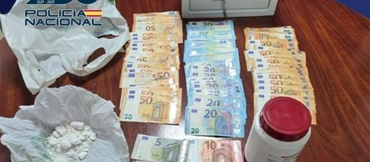 Imagen de la droga intervenida por la Policía Nacional en un punto de venta en Valencia

REMITIDA / HANDOUT por POLICÍA NACIONAL
Fotografía remitida a medios de comunicación exclusivamente para ilustrar la noticia a la que hace referencia la imagen, y citando la procedencia de la imagen en la firma
28/1/2026