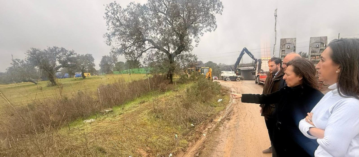 Representantes de Vox, en el lugar del accidente ferroviario de Adamuz
