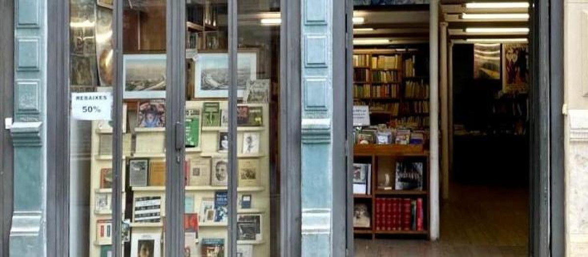 Imagen de archivo del escaparate de Llibreria Auca de Valencia