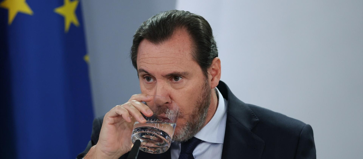 El ministro de Transportes y Movilidad Sostenible, Óscar Puente, durante la rueda posterior al Consejo de Ministros de este martes