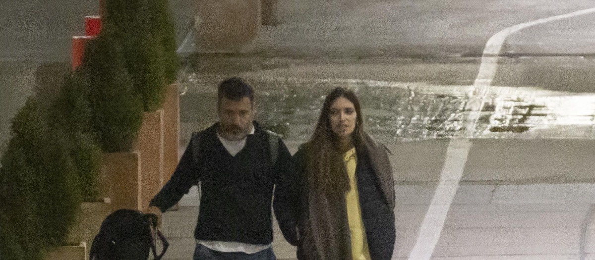 Sara Carbonero and Jota Cabrera at the airport in Madrid on Tuesday, 13 January 2026.




******EXCLUSIVE**********