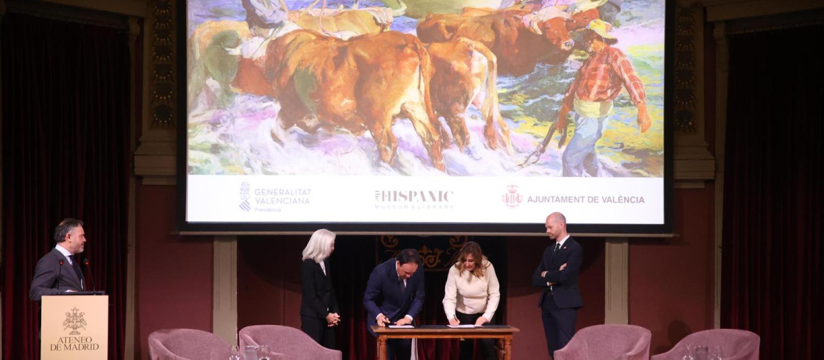 Imagen de la firma del acuerdo entre el Ayuntamiento de Valencia, la Generalitat Valenciana y The Hispanic Society.