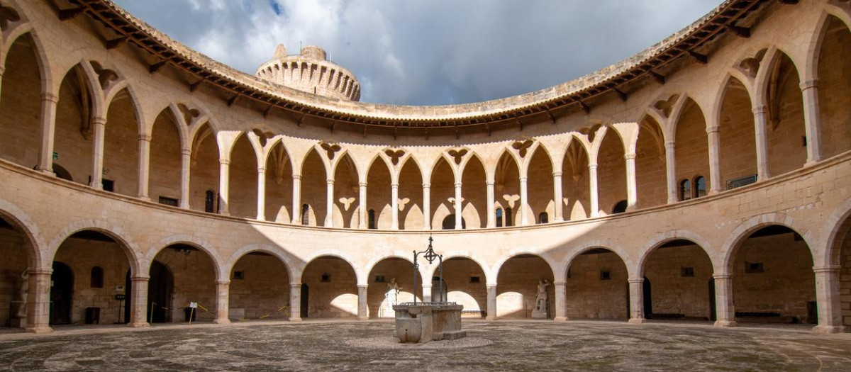 Patio interior del Castillo de Bellver