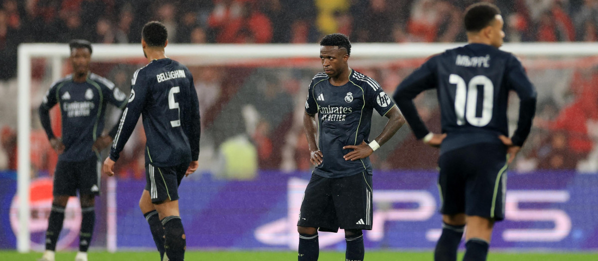 Los jugadores del Real Madrid lamentan la derrota en Lisboa