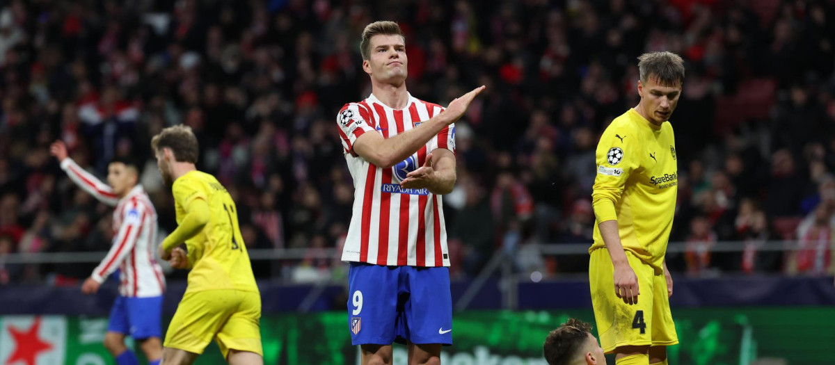 Alexander Sørloth se lamenta tras una ocasión fallada