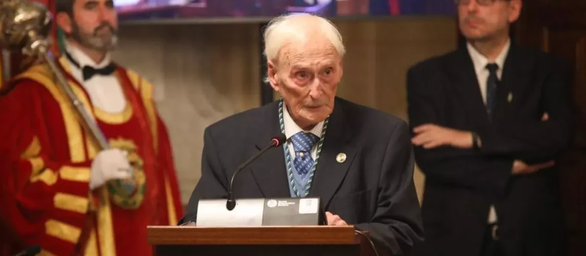 Guillermo Jiménez Smerdou durante su nombremiento como Hijo Predilecto de Málaga