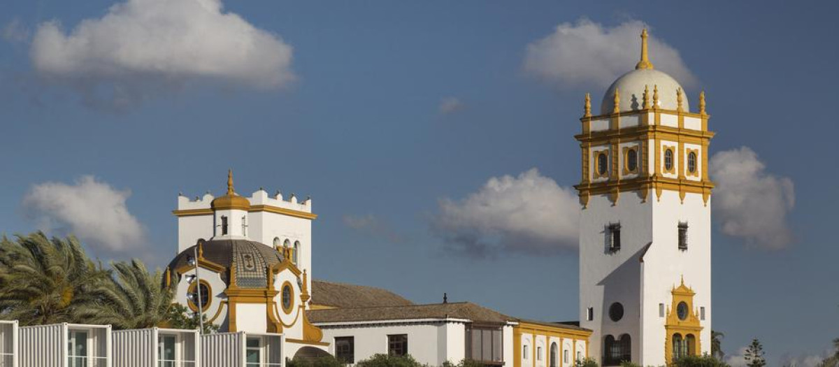 Vista del Pabellón de Argentina desde el río Guadalquivir